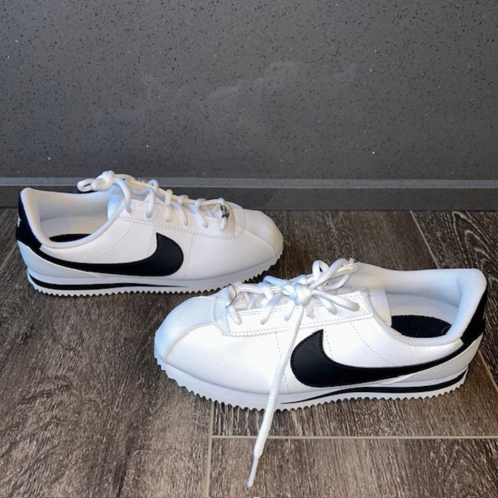Nike Classic Cortez Leather White/Black 904764-102 Sz 6Y / Women Size 7.5 NEW - Picture 2 of 7